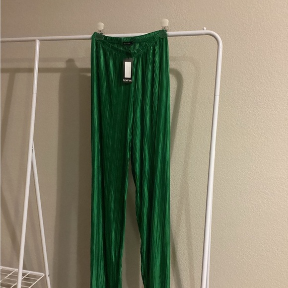 Green Plisse Pants. Great for color blocking! - Picture 2 of 3